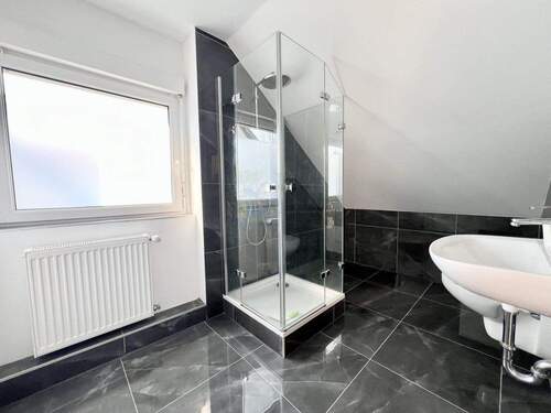 BADEZIMMER OBERGESCHOSS - 