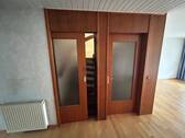 Schiebetür und Kellertüre zum Treppenhaus - 