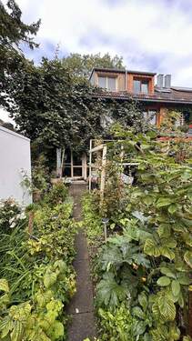 Hausansicht Südseite - 6 Zimmer Reihenendhaus zum Kaufen in München