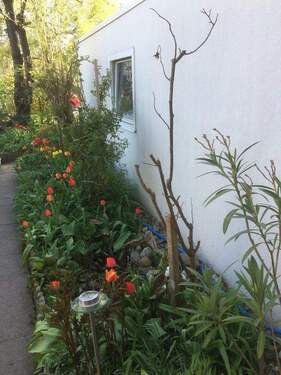 Garten Garagenseite - 6 Zimmer Reihenendhaus in München