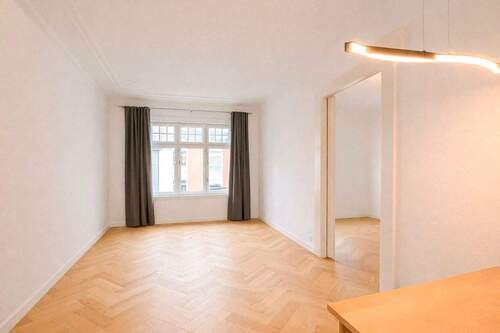 Fischgrätenparkettböden - 3 Zimmer Etagenwohnung in Leipzig