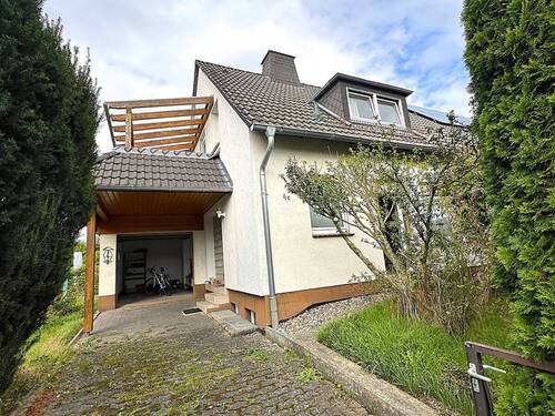 Außenansicht - Charmante Doppelhaushälfte mit Fernblick in Kassel - Jungfernkopf!