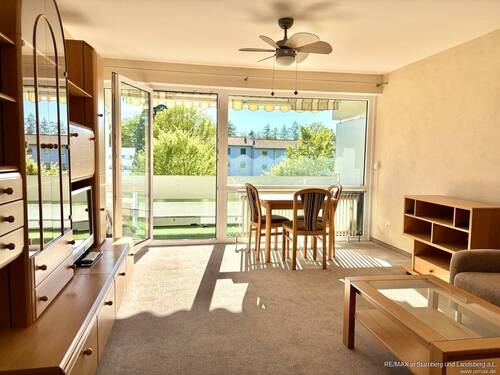 Wohnzimmer mit Balkon - 