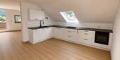 Einbauküche (KI-bearbeitet) - 3 Zimmer Etagenwohnung in Lauterstein