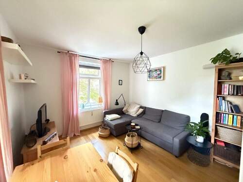Wohnzimmer - 2 Zimmer Etagenwohnung zum Kaufen in München