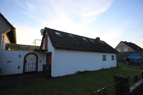 Garage und Nebengebäude - 4 Zimmer Doppelhaushälfte in Dörverden