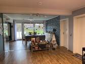 Flur mit Blick in den Essbereich - 