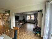 Essbereich mit Blick zum Wohnzimmer - 