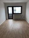 Schlafzimmer 1 mit Balkon - Reihenendhaus mit 131,10 m&sup2; in Kabelsketal zur Miete
