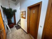 Eingangsbereich vom Anbau mit zwei WC´s - 
