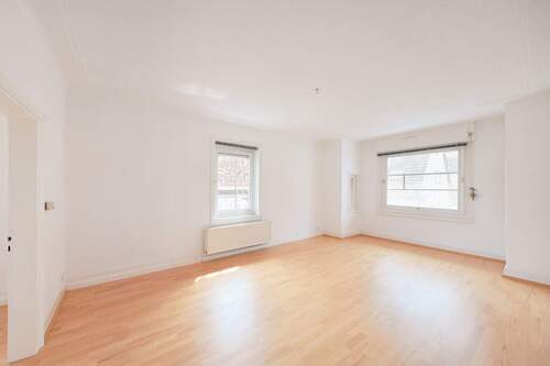 Geärumige Zimmer - 3 Zimmer Etagenwohnung in Stuttgart