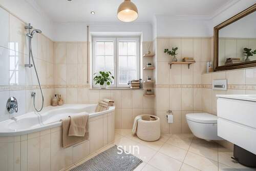 GROßZÜGIGES BADEZIMMER - 