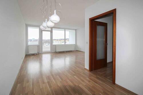 Wohn- und Ess Bereich - Großzügige 3-Zimmer-Wohnung mit sehr gutem Grundriss und Balkon in Bonn