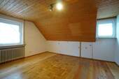 Zimmer im Dachgeschoss - 