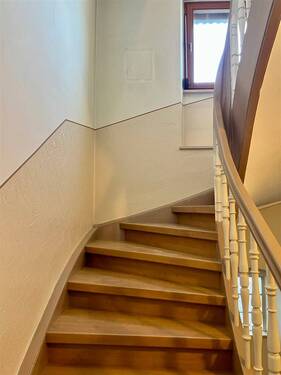 Treppenhaus - 1 Zimmer Mehrfamilienhaus, Wohnhaus zum Kaufen in Bamberg