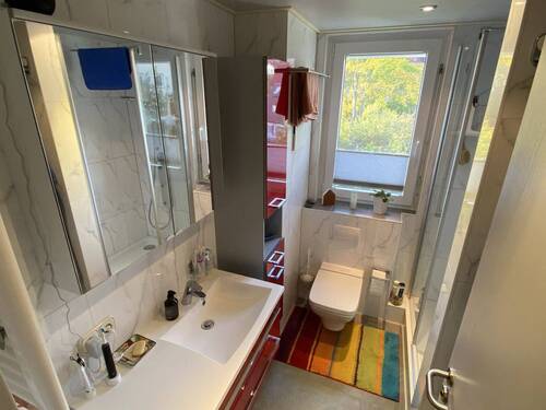 Gepflegtes Bad mit Dusche - 