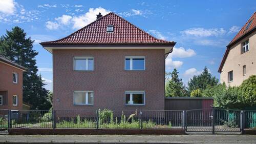 Straßenansicht - Großzügiges Familienhaus südlich der Heerstraße - geeignet für Mehrgenerationenwohnen