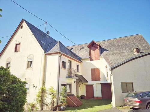 Wohnhaus mit Nebengebäude - 6 Zimmer Einfamilienhaus zum Kaufen in Kröv