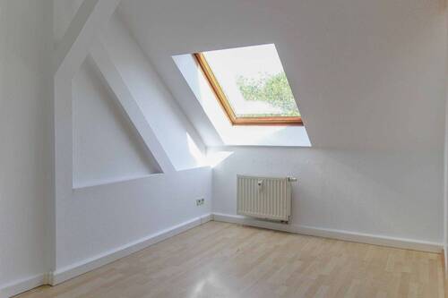 Schlafzimmer DG rechts - Mehrfamilienhaus, Wohnhaus in Chemnitz zum Kaufen