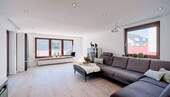 Lichtdurchflutetes Wohnzimmer - 