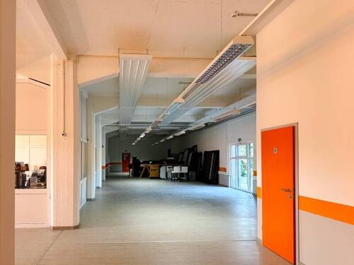 Im EG Südflügel (2) - Halle in Kirschau zum Kaufen