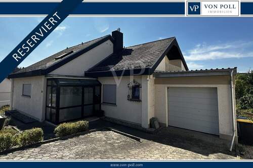 RESERVIERT - RESERVIERT Herrlicher Blick über Bad Neustadt - saniertes Familiendomizil mit Einliegerwohnung