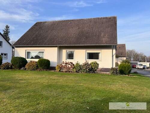 Vorderansicht mit Garten - 5 Zimmer Einfamilienhaus zum Kaufen in Werl