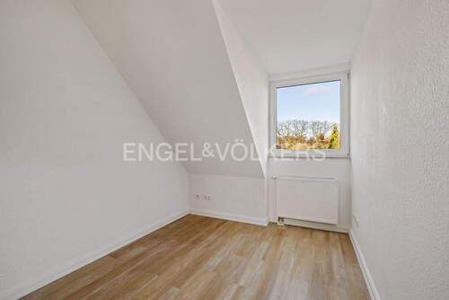 Kinder-/ Arbeitszimmer - 