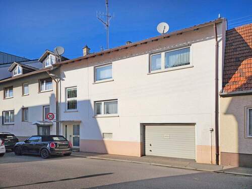 Außenansicht - Viel Platz für Ihre Wohnideen - Ein- bis Zweifamilienhaus mit Garten und zwei Garagen in Wiesloch