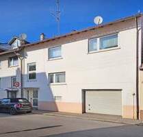 Viel Platz für Ihre Wohnideen - Ein- bis Zweifamilienhaus mit Garten und zwei Garagen in Wiesloch