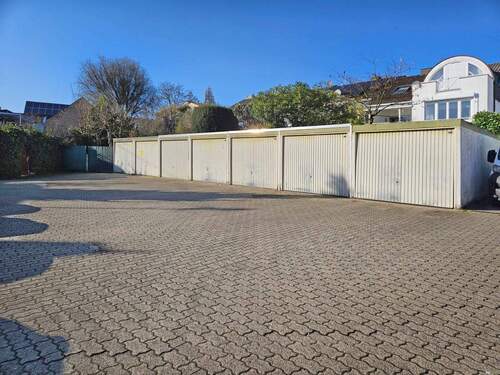 Garagen - Mehrfamilienhaus, Wohnhaus mit 135,00 m&sup2; in Wiesloch zum Kaufen