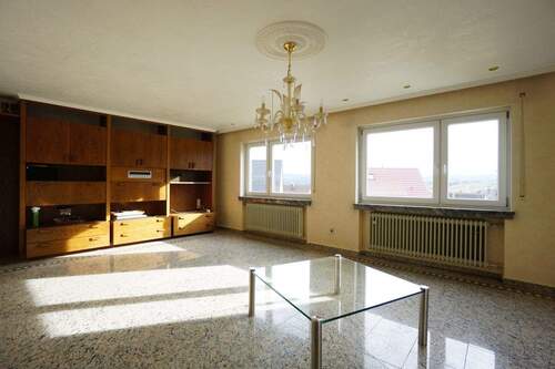 Helles Wohnzimmer - 7 Zimmer Einfamilienhaus zum Kaufen in Pliezhausen