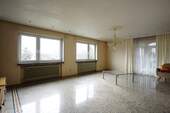 Geräumiges Wohnzimmer - 7 Zimmer Einfamilienhaus in Pliezhausen