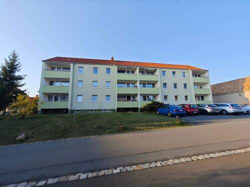 Straßenansicht.jpg - Kleine 4- Raum ETW Nähe Nossen - 50.000,00&nbsp;EUR Kaufpreis, ca.&nbsp; 73,20&nbsp;m&sup2;&nbsp;Wohnfl&auml;che