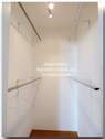 begehbarer Kleiderschrank im Schlafzimmer - 