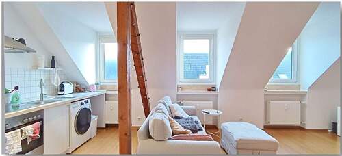 Wohnküche im Dachgeschoss.jpg - 2 Zimmer Etagenwohnung zur Miete in Düsseldorf