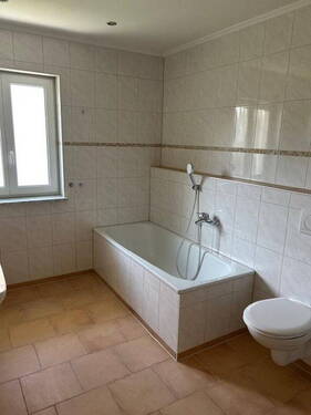 Bad 2 Wanne/WC - 