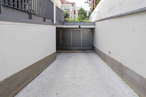 Tiefgaragenzufahrt - 