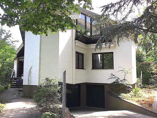 Ansicht mit Eingangsbereich.jpeg - Architektonisches Highlight: Wohnen u. Arbeiten unter einem Dach in getrennten Einheiten, hell u. mit außergewöhnlichem Grundriss!