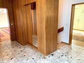 Flur mit Schrankwand.jpeg - Mehrfamilienhaus, Wohnhaus mit 285,00 m² in Berlin zum Kaufen