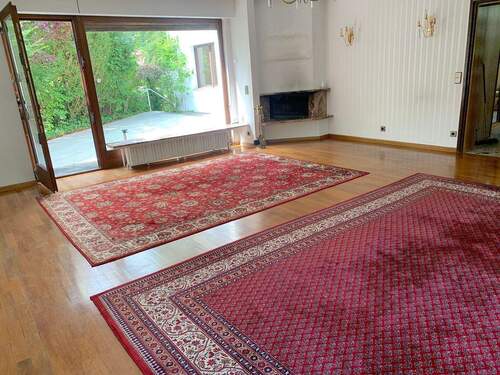 Wohnzimmer m. Kamin und Terrassenzugang.jpeg - 