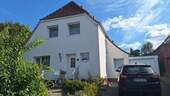 165 Ansicht - Einfamilienhaus mit Garage und großem Gartenhaus