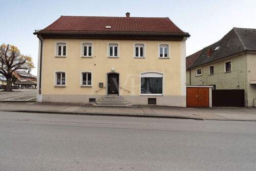 Außenansicht - 8 Zimmer Mehrfamilienhaus, Wohnhaus zum Kaufen in Bechhofen