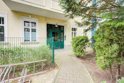Haustür - 3 Zimmer Etagenwohnung zum Kaufen in Berlin