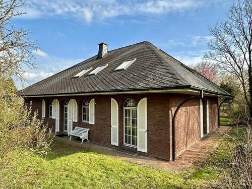 Gartenansicht mit Küchenterrasse - Einfamilienhaus mit 220,00 m&sup2; in Bernkastel-Kues zum Kaufen