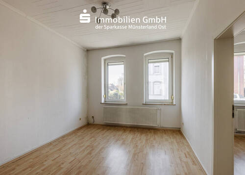 Wohnzimmer (EG) - 5 Zimmer Mehrfamilienhaus, Wohnhaus in Neubeckum