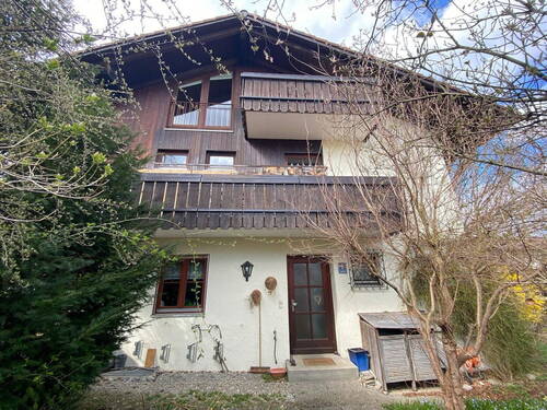 Ansicht Front - Großes Reiheneckhaus mit schönem Grundstück in Weilheim - provisionsfrei