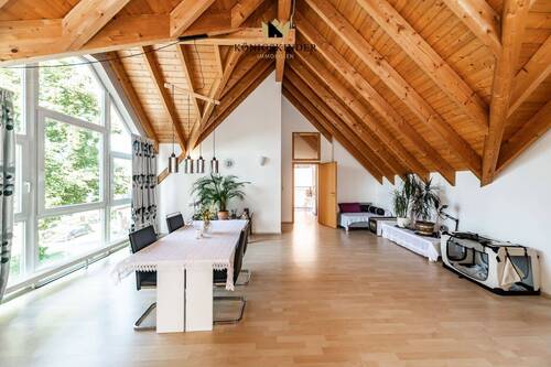 Wohn- Essbereich DG - 2 Zimmer Etagenwohnung in Güglingen