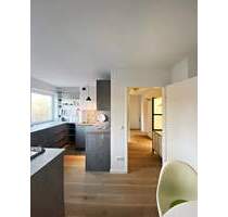 Möblierte und renovierte 2-ZKB mit Exklusiver Küche, Balkon, TG und Aufzug - München Milbertshofen-Am Hart