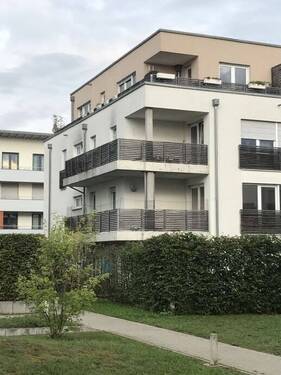Terrassenansicht - Tolle 2-Zimmer Wohnung mit Balkon in grüner Lage zu vermieten